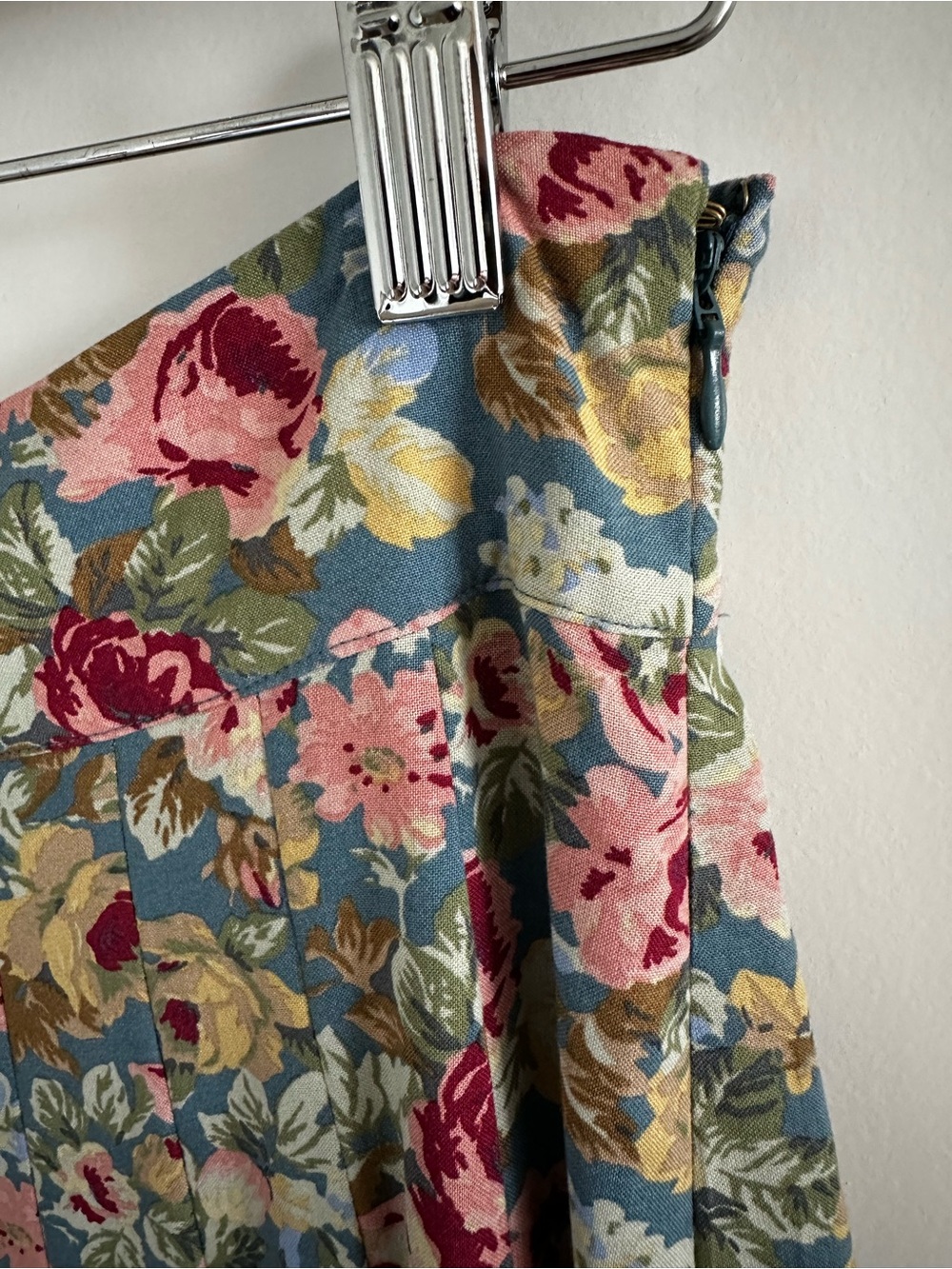 SEZANE Multicolored Floral Pleated Midi Skirt - Picture 7 of 13